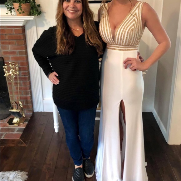 Prom dress only worn once size 2 - Picture 6 of 6